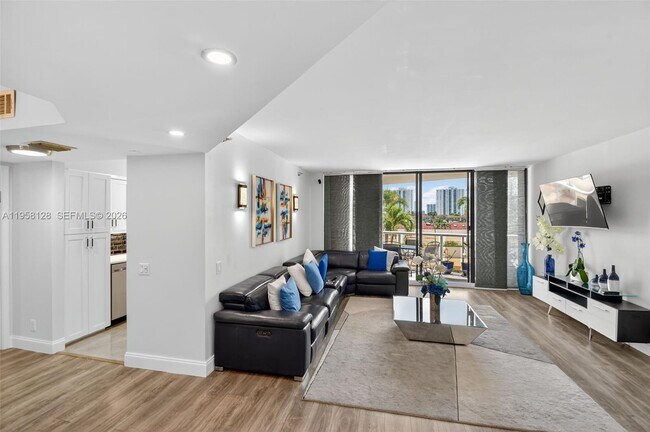 Photo - 3640 Yacht Club Dr Unidad 410