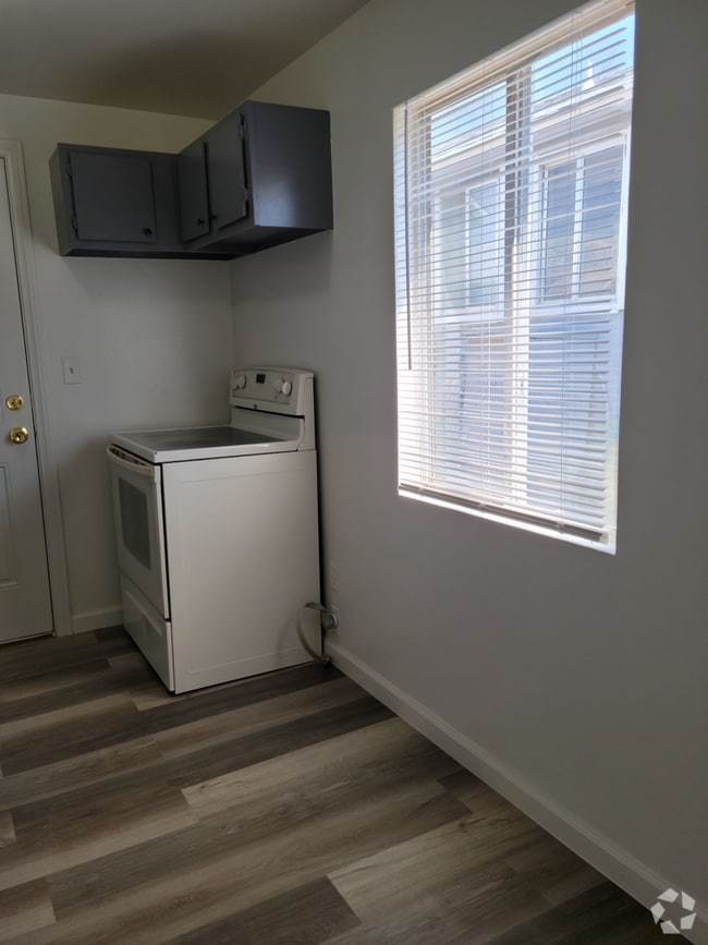 Building Photo - 2 bedroom condo in Overton