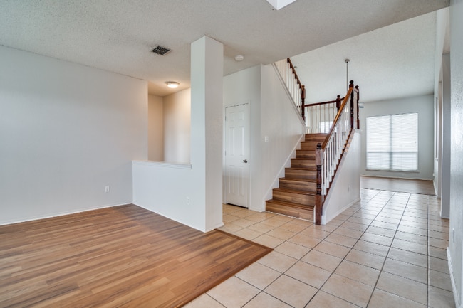 Photo - 2401 Redfield Dr