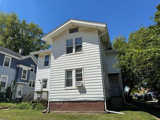 Building Photo - 312 N Mclean St Unit 3