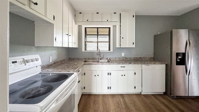 Photo - 1411 15th Ave N