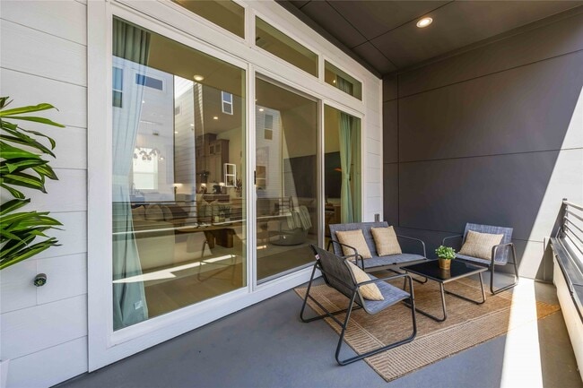 Photo - 3028 Lamar St