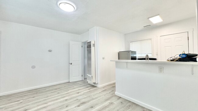 Building Photo - 536 W 48th St Unit 538 Rental