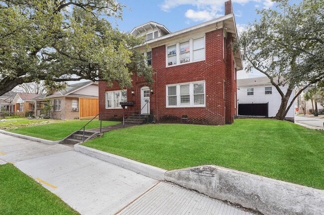 Photo - 1135 W Gray St Unit 4