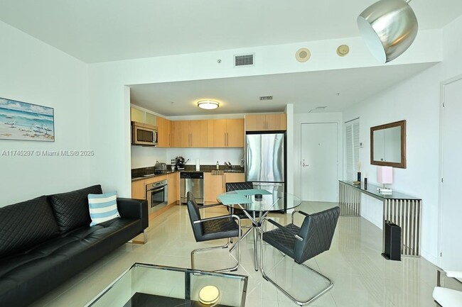 Photo - 300 S Biscayne Blvd Unidad T-2609 Rental