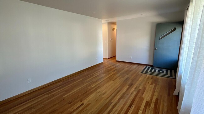 Photo - 1628 Smith Pl