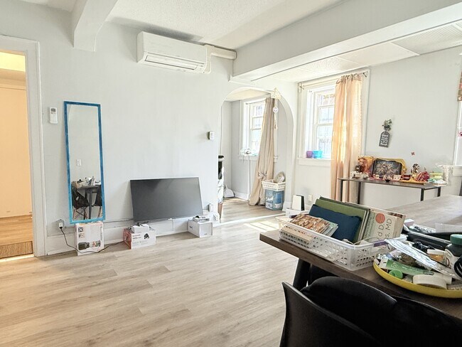 Photo - 74 Hanna St W Unit 1 B