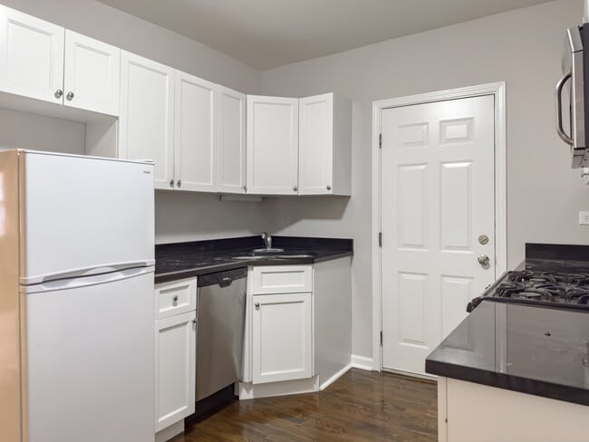 Photo - 5746 N Winthrop Ave Unit 302