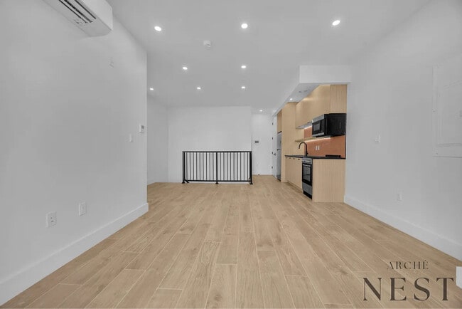 Photo - 1696 Pacific St