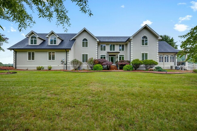 Building Photo - Experience lakefront living at its finest in the heart of East Tennessee.