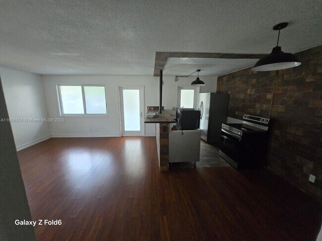 Photo - 1715 Wiley St Unidad 8