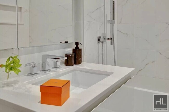 Photo - East 44th Street Unidad 40L