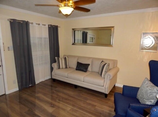 Photo - 8821 Woodruff St