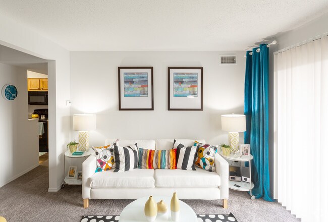 2BR, 1BA - 856 SF