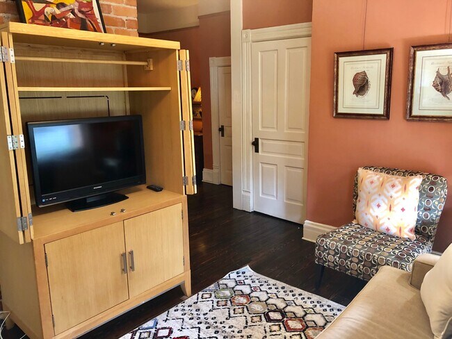 Photo - 147 E Chestnut St Unidad 2