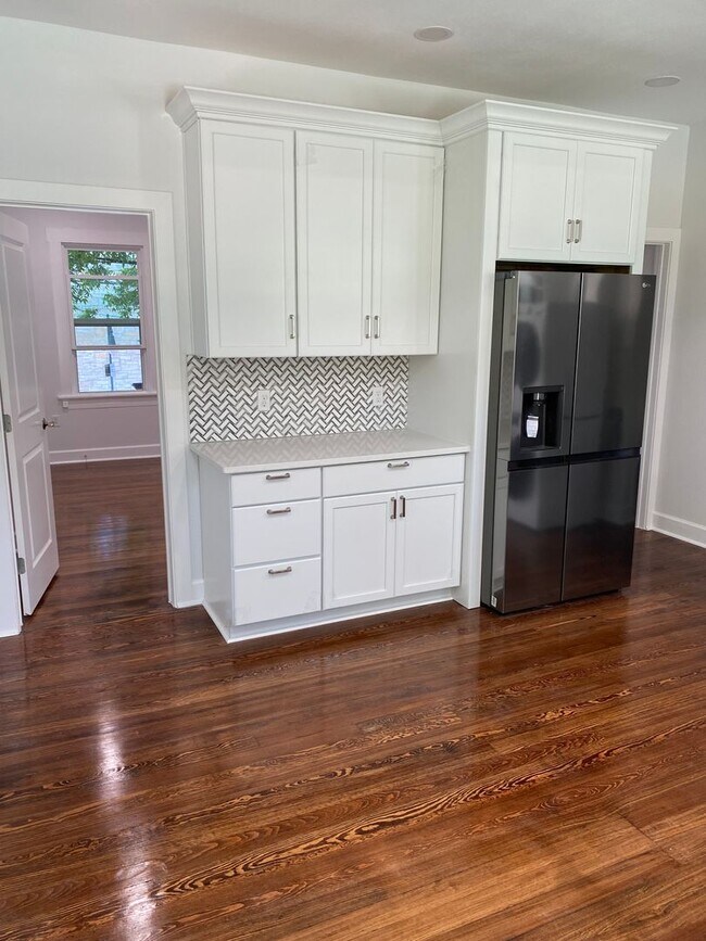 Photo - 801 W 28th St