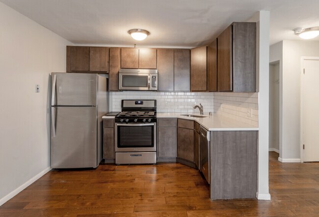 Photo - 2205 Bryant Ave: The Lowry Hill Nook