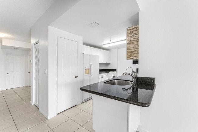 Photo - 2100 Greenview Shores Blvd Unit 523