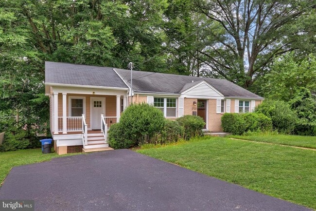 Building Photo - 2722 Woodley Pl