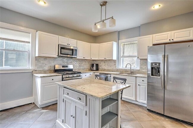 Building Photo - 16 Duncan Ave Unit 1 Rental