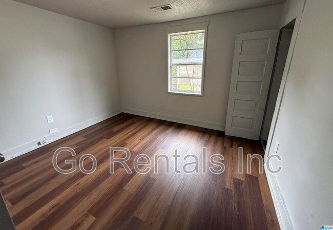 Photo - 2212 20th St N