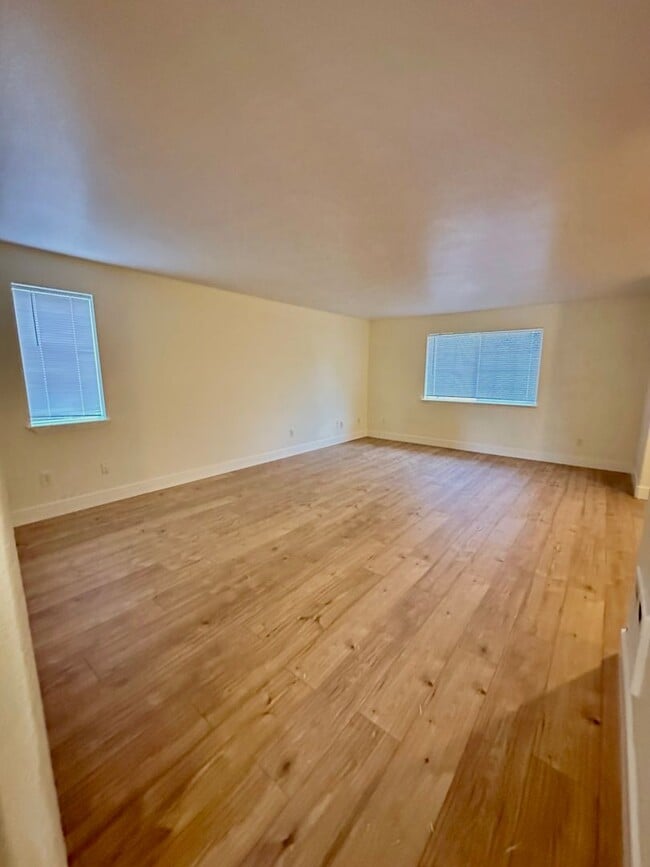 Photo - u2837-u2839 Unit 2837