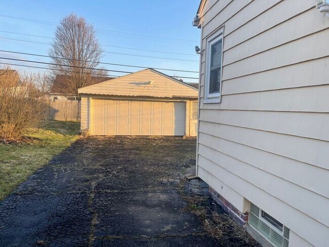 Photo - 15717 Northwood Ave