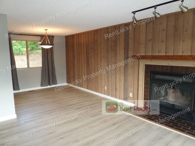 Photo - Wonderful & Updated 3-Bedroom Home w/Custom Chicken Coop in Redmond FOR RENT!!