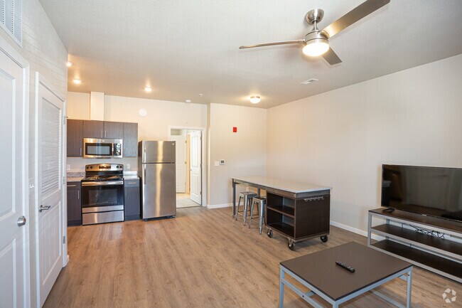 3BR, 3.5BA - 1329 SF