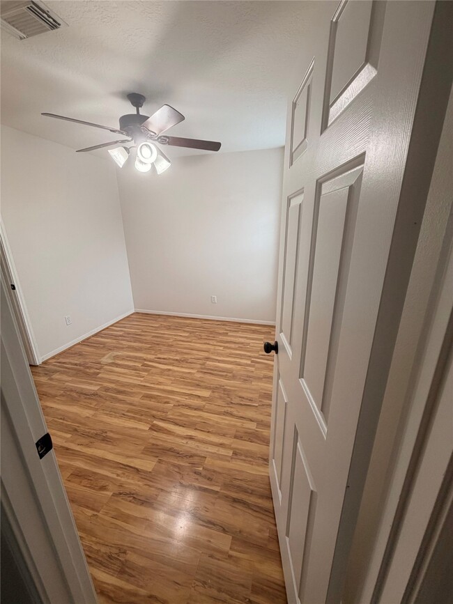 Photo - 11830 Oakner Dr