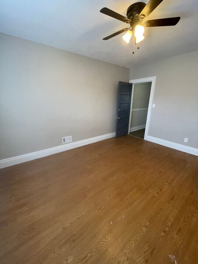 Photo - 405 McKee Pl Unidad #409