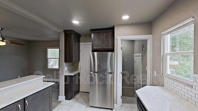 Photo - 745 N Walnut St