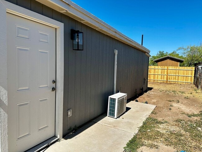 Building Photo - Beautiful Remodeled Studio With Private Backyard In Coolidge!