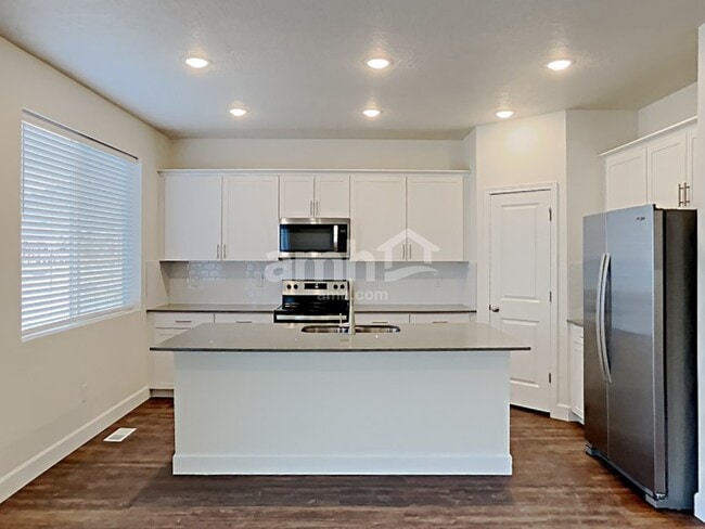 Photo - 2431 E Frontier St