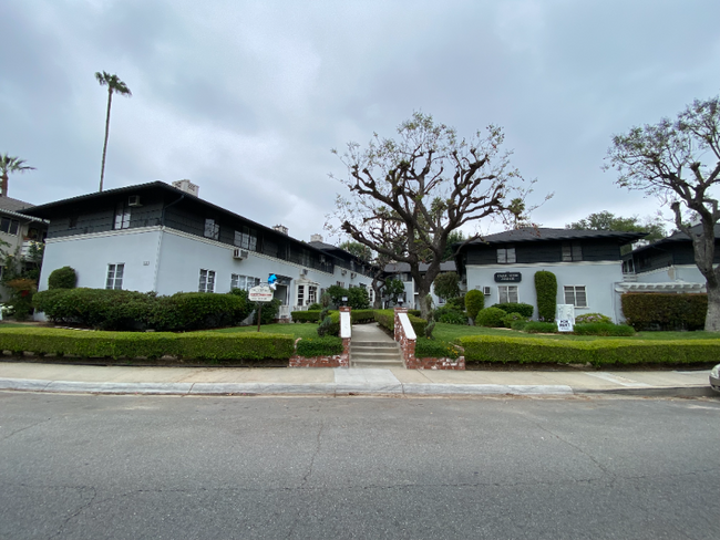 Building Photo - 1776 Grevelia St Rental