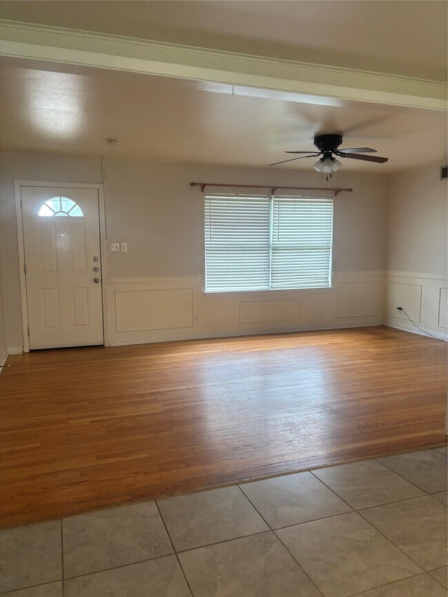 Photo - 4713 Saxon St