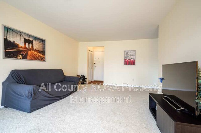 Photo - 11923 Parklawn Dr Unit #303