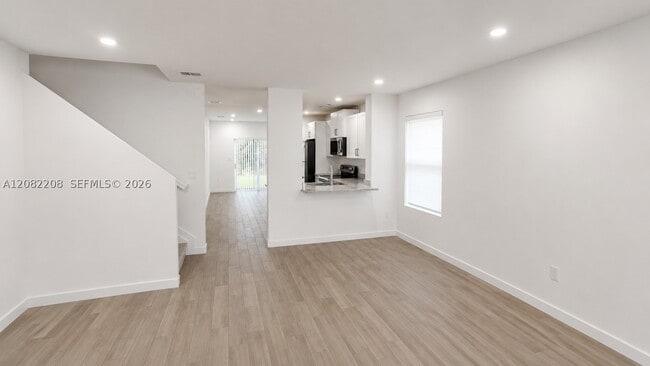 Photo - 619 NE 4th St