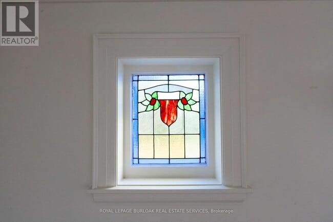 Photo - 49 Province St S