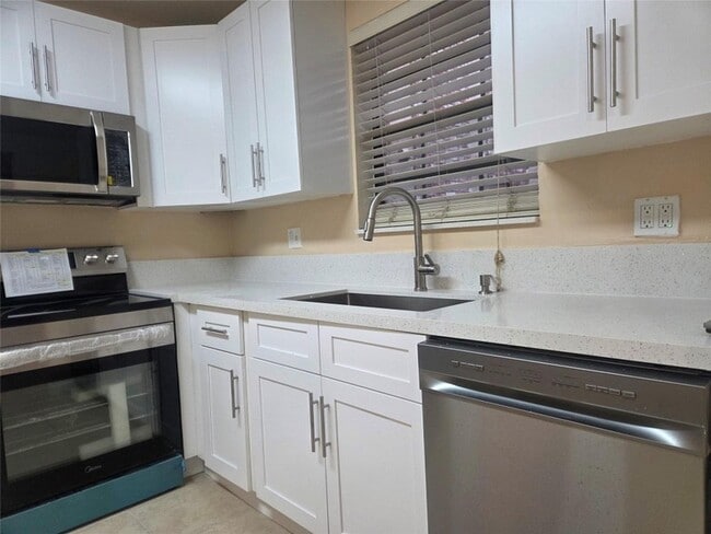 Building Photo - 3351 NW 85th Ave Unit 114