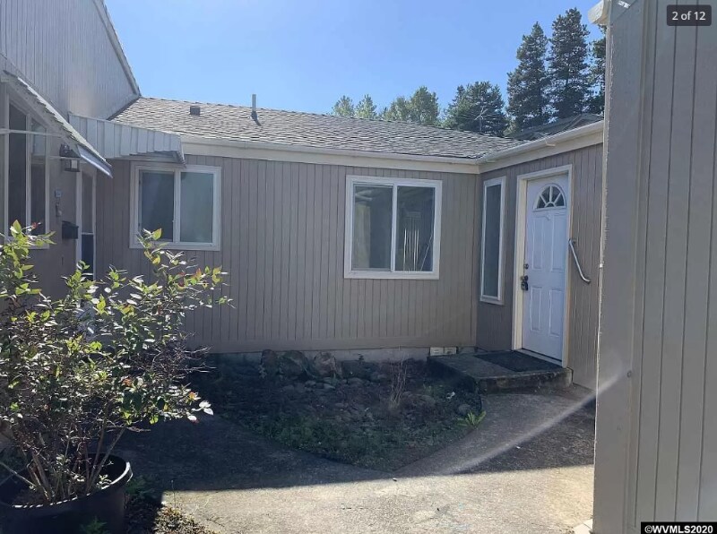 Photo - 1660 Salishan St SE