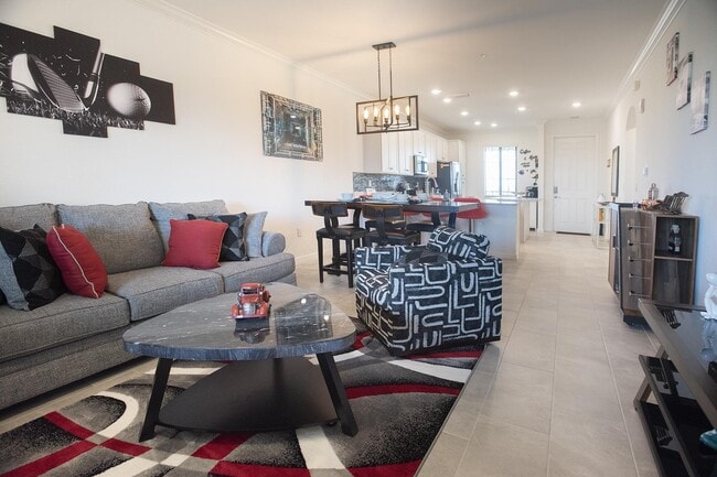 Building Photo - 18028 Gawthrop Dr Unit Golfer's Den