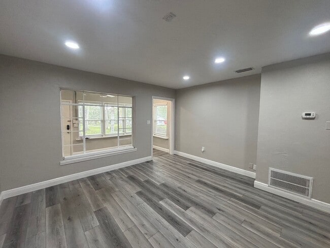 Photo - 2/1 duplex - Great Location near downtown