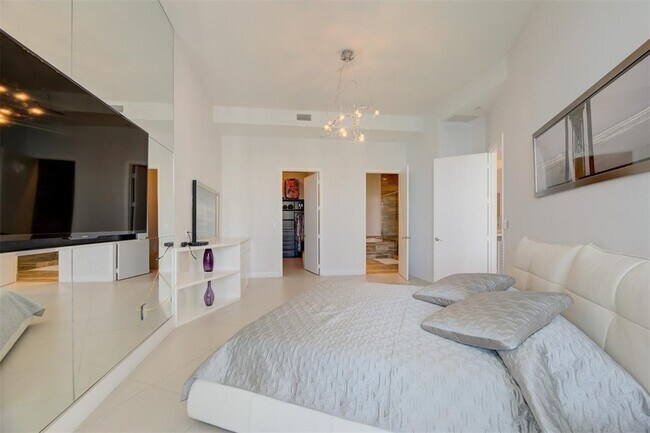 Photo - 15901 Collins Ave Unidad Ph4303