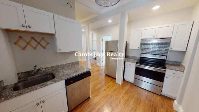 Building Photo - 1193 Commonwealth Ave Unit 2T