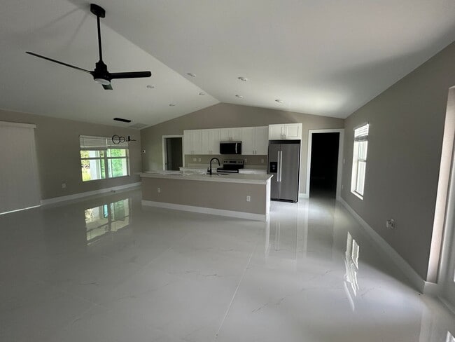 Photo - 3433 NE 11th Pl