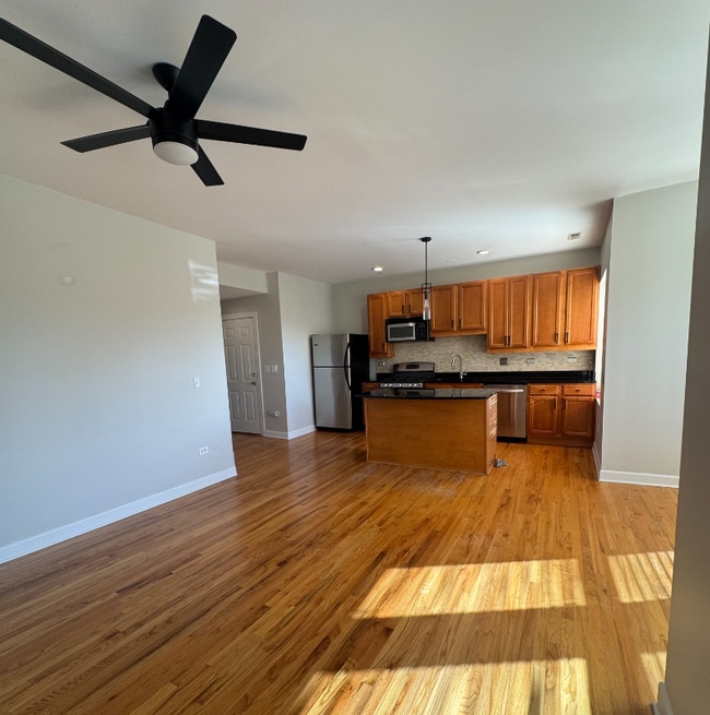 Photo - 3708 W Ainslie St Unit APT 3W