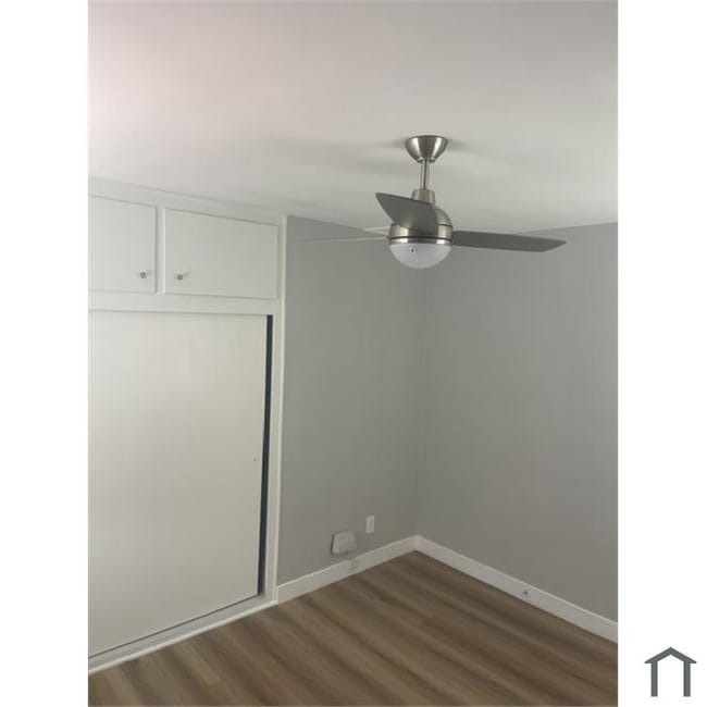 1360 W 38th St