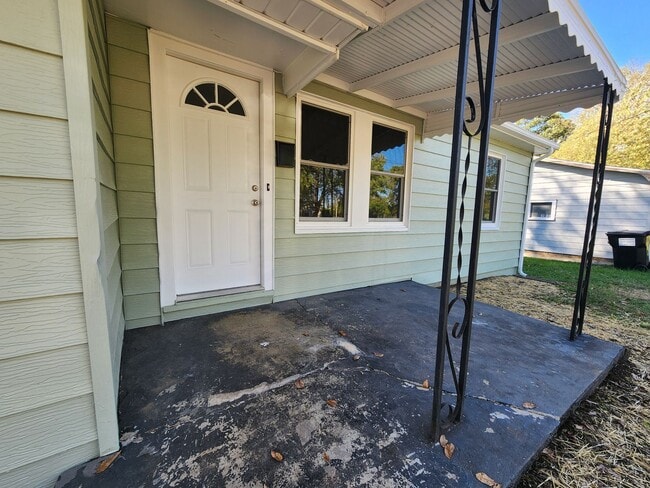 Photo - Spacious 3-Bedroom, 1-Bathroom Home AVAILA...