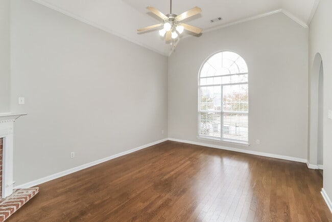 Photo - 8725 Rogers Park Ave